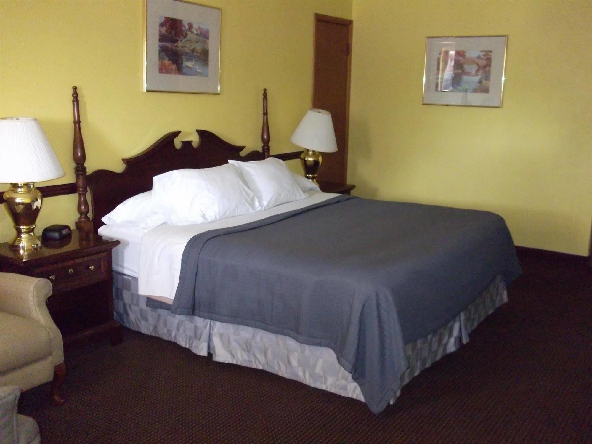 Townsman Inn Larned Экстерьер фото
