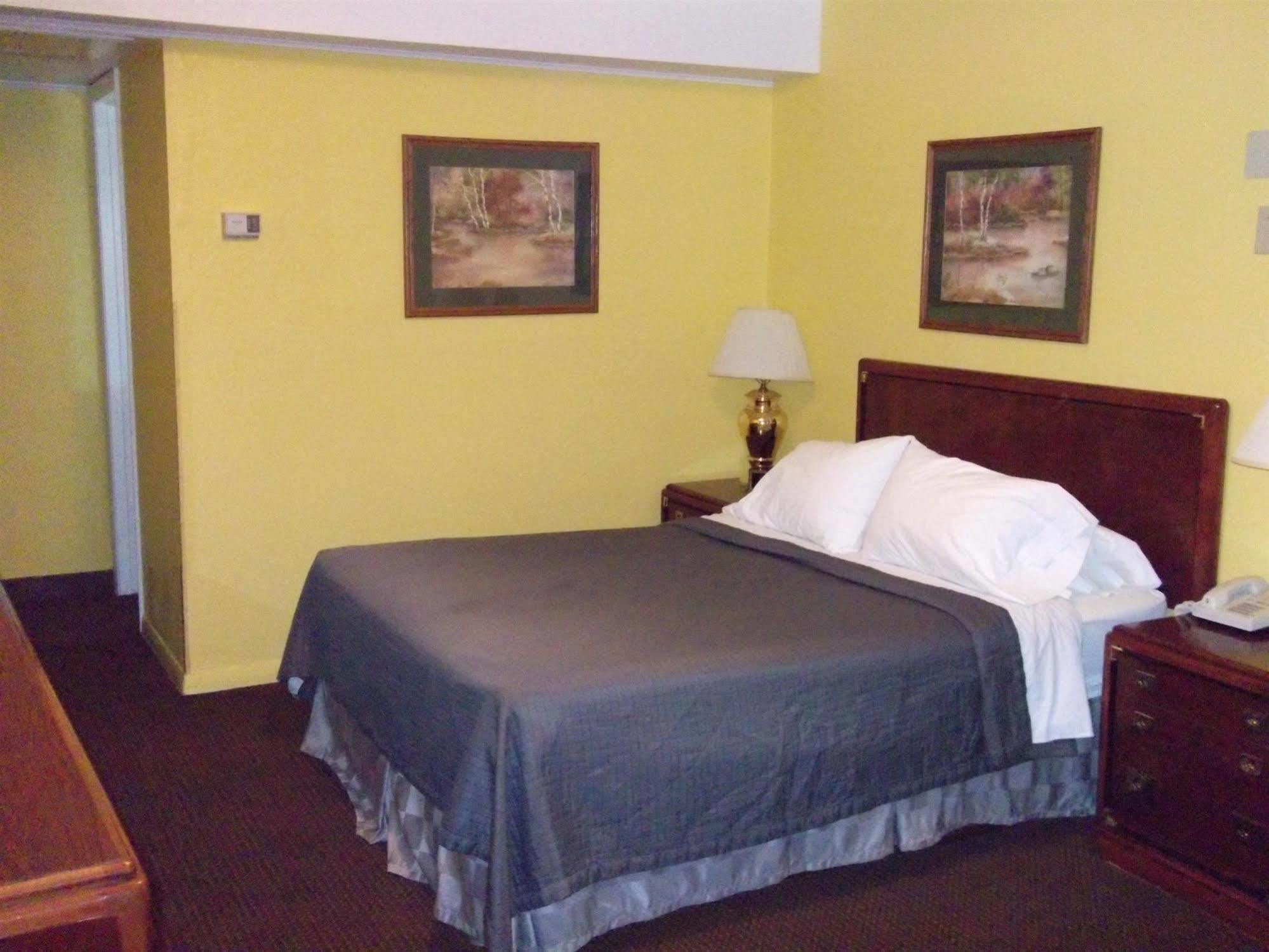 Townsman Inn Larned Экстерьер фото