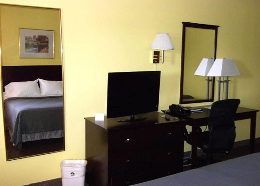 Townsman Inn Larned Экстерьер фото