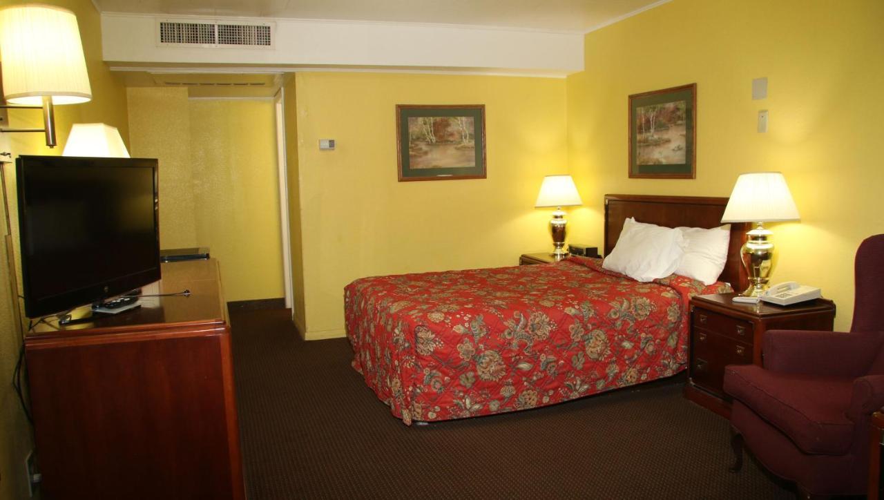 Townsman Inn Larned Экстерьер фото
