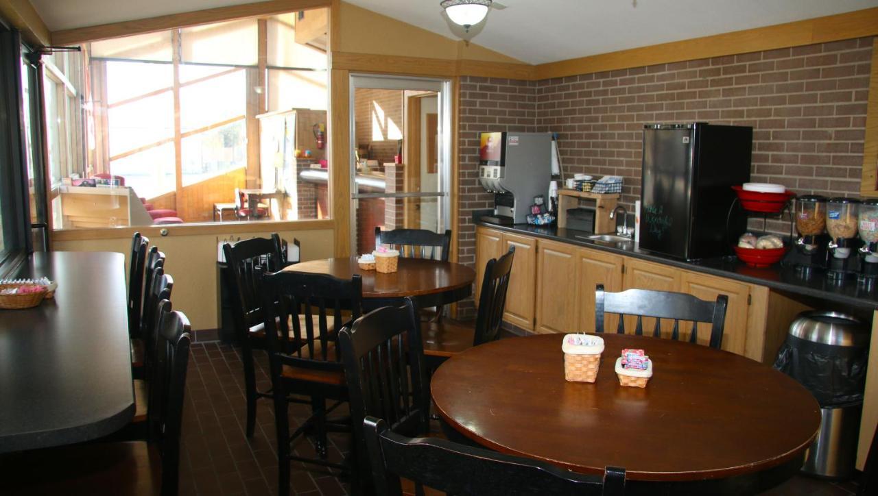 Townsman Inn Larned Экстерьер фото